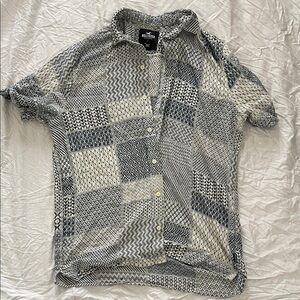 Hollister Men's Casual Black and White Patterned Shirt